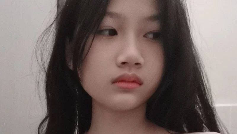 [mp4/70MB]清纯女高 厕所自慰